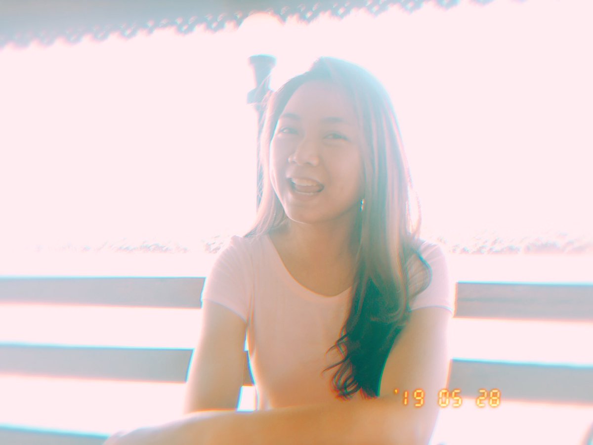 ไม่นึกว่าจะพบ ไม่คิดว่าจะเจอกันได้อีก ยิ่งงานแฟร์แบบนี้ สายตาไปปะกัน ก็ต่างคนต่างหลบ #แค่ยังรู้สึกอยู่