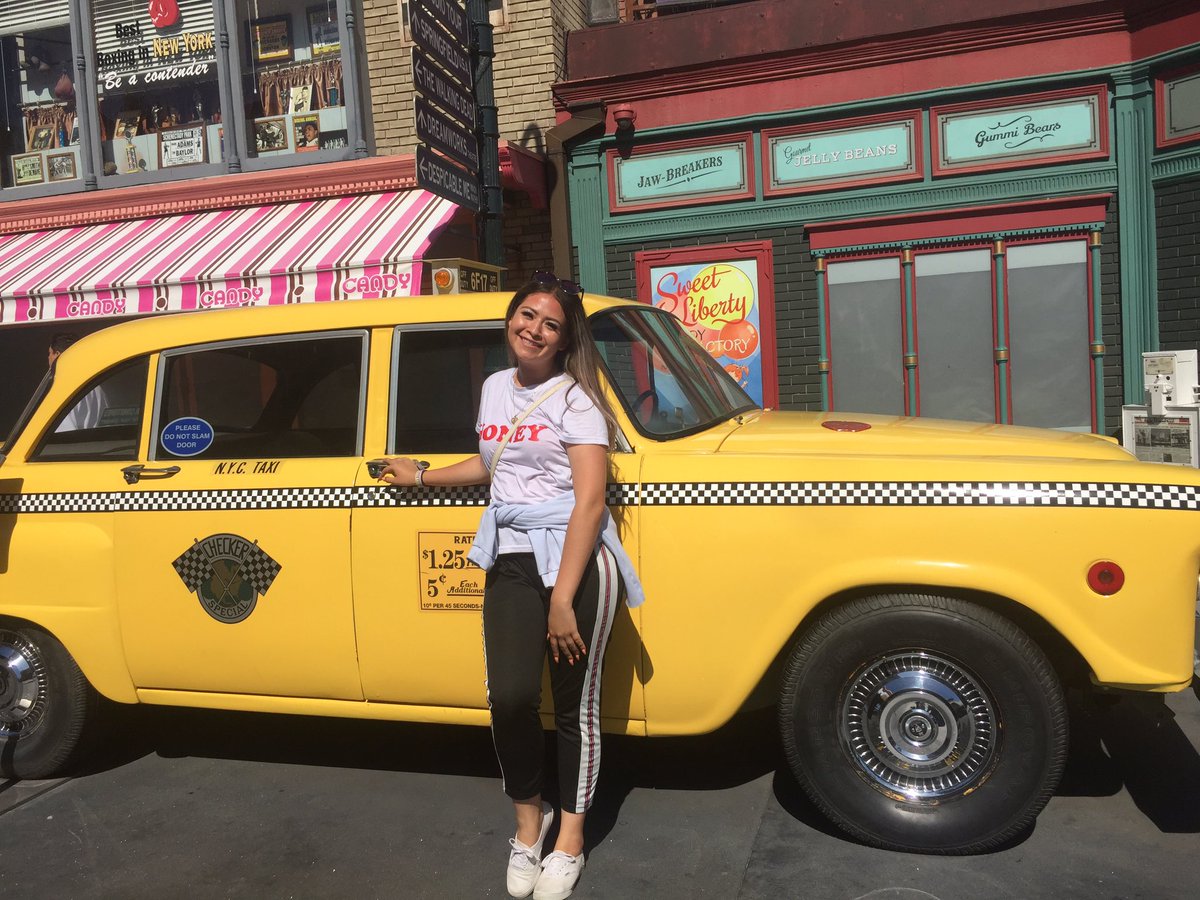 Almonds118's tweet image. #GradBash @UniStudios