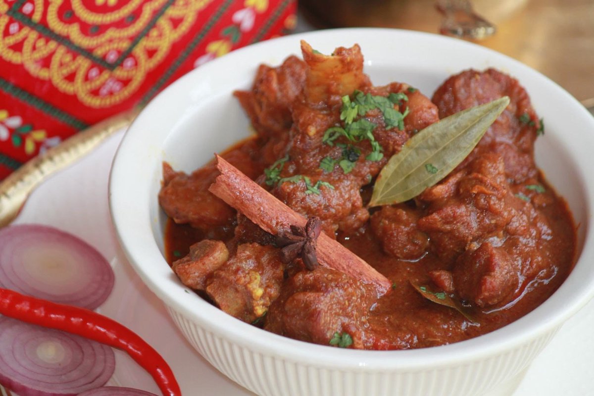 sareez's tweet photo. #EidFestivities are incomplete without some mouth-watering dishes! The #NihariGosht is an #Eid delicacy which is loved by one and all. Click the link below to get the recipe of this dish. Try it at home and let us know how everyone liked this #recipe!

https://t.co/ScPvJLsJQt https://t.co/rxZQ1saobP