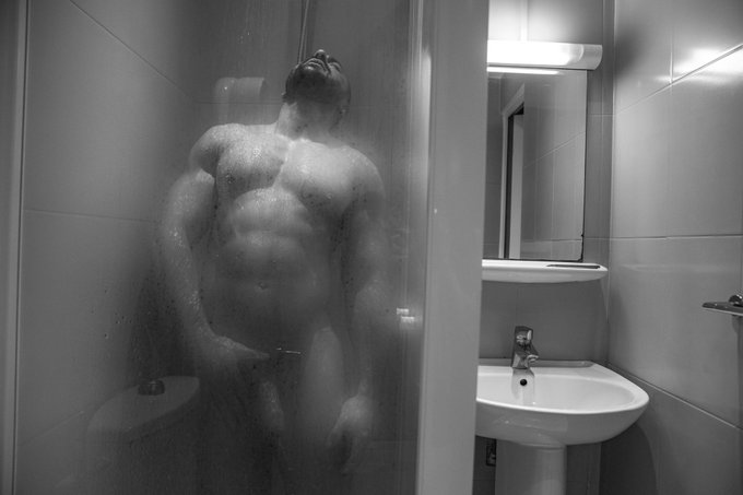 Relaxing shower 
#shower #naked #dick #GayXXX https://t.co/Qwf10CSaVA