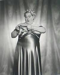 WhoresofYore's tweet photo. Carrie Finnell (1900-63) was a legend of burlesque. She has complete control of her pectoral muscles &amp; could bounce her boobs out of her dress &amp; move them independently of one another. She called her act ‘The Chestcapades’ &amp; was once the highest paid burlesque act in America https://t.co/fr93J5BOwj