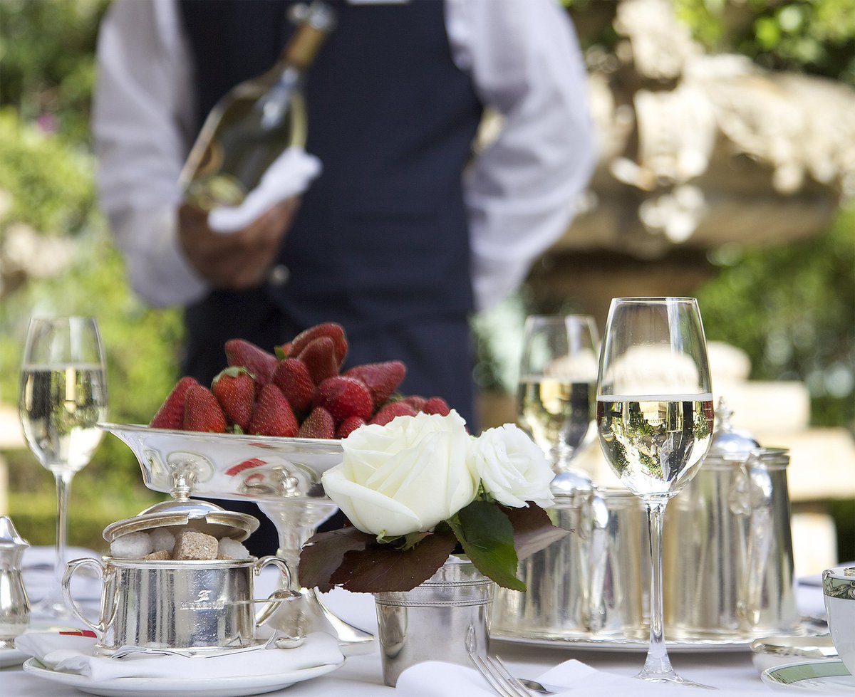 MerrionHotel's tweet photo. A Berry Bubbly Afternoon! ππ₯πΎ #MerrionTerrace
#MerrionMoments #Dublin #LHW #LHWTraveller https://t.co/Y5eBWfXynk
