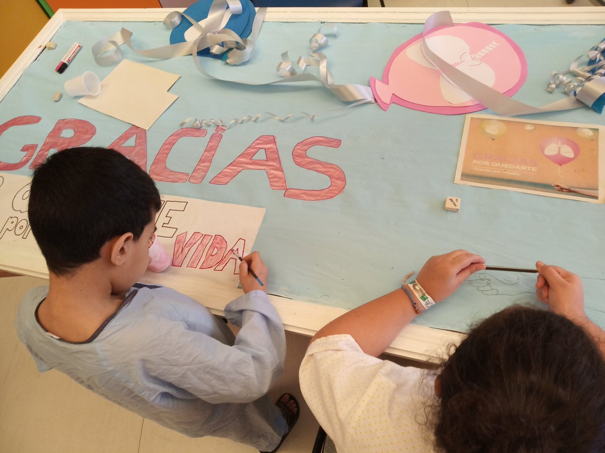 db_paco's tweet photo. Desde la Escuela del Hospital Infantil, @HospitalUVRocio @pediatriaHUVR hacemos nuestra aportación a la Donación de Órganos. GRACIAS por ese regalo. https://t.co/k5AQgypdCt