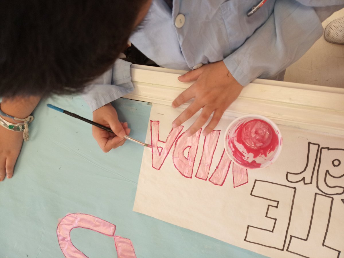 db_paco's tweet photo. Desde la Escuela del Hospital Infantil, @HospitalUVRocio @pediatriaHUVR hacemos nuestra aportación a la Donación de Órganos. GRACIAS por ese regalo. https://t.co/k5AQgypdCt