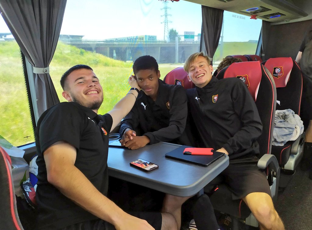 staderennais's tweet photo. [ACADÉMIE]

🚍 Départ pour Andrézieux 
🗓 J-2 avant la finale nationale U19 : #MHSCSRFC 
---
#AllezRennes - #ToutDonner 💪🔴⚫ https://t.co/kO2rV2vnk8