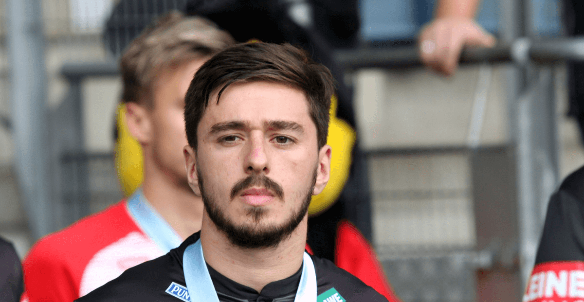 SturmNetz1909's tweet photo. Otar #Kiteishvili streift den nächsten #ManOfTheMatch ein. Was es über die individuellen Leistungen der Schwoazn sonst noch zu sagen gab, lest ihr in unserem neuen #Spielercheck: 

>> https://t.co/HNK3JTTfxv

#SCRSTU https://t.co/OZ4RnpUZDm