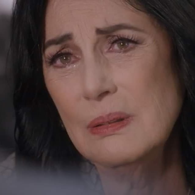 FansdHelenaRojo's tweet photo. "No hay día de mi vida que no haya deseado estar a tu lado" tus lágrimas nos parten el corazón 💔
#poramarsinley2 #cap65 #LuciaCarbajal #HelenaRojo #divinahelena #mejorprimeraactriz #lamásamada #lamásbonita #lamejor https://t.co/nCEZBPBFJJ