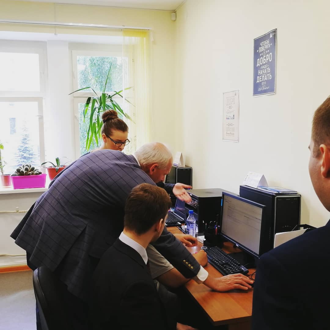 #ПрямоСейчас в #ДомМолодежи33 замминистра цифрового развития, связи и массовых коммуникаций РФ А.К. Волин ознакомился с работой Ресурсного Центра по развитию добровольчества и узнал о ходе реализации проекта "Волонтеры Цифровизации" #Молодежь33 #КМП33 #ВолонтерыЦифровизации