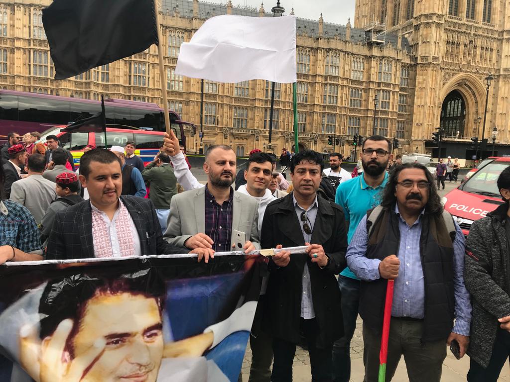 BRPUKofficial's tweet photo. #PTM protest in #London against the genocide happening in #Pakistan on #Pashtuns &amp; #Balochistan @BRPUKofficial President @Mansoorbalochuk stands with our brothers https://t.co/kvQQ00IoD6