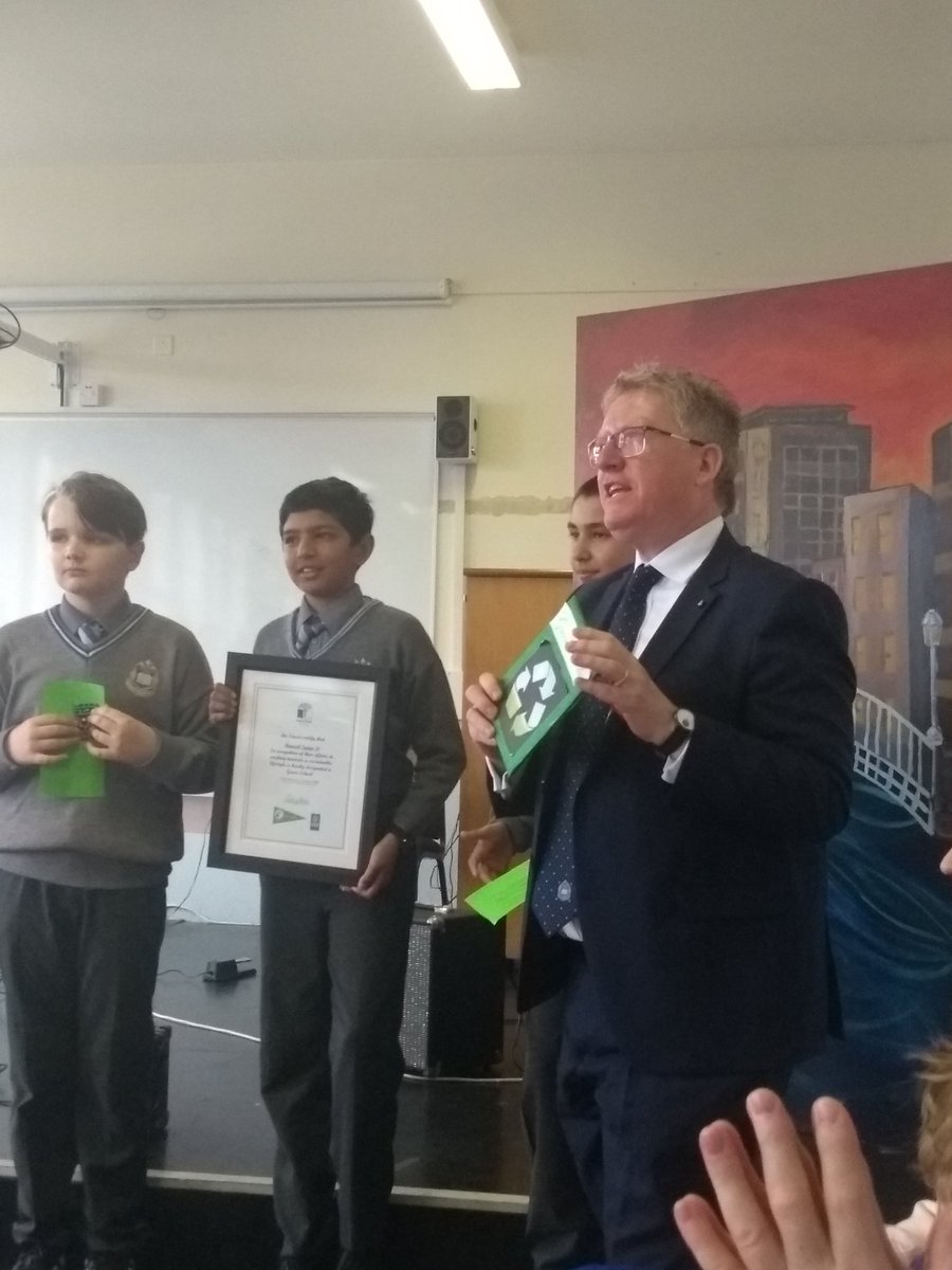 msrussresource's tweet photo. @BunscoilSynge @DaireKeogh @GreenSchoolsIre Thank you to Daire Keogh, past pupil of Synger, for coming in today to celebrate the Green Boys receiving our first Green Flag! The whole school put on a great assembly as part of the celebrations #synger #greenschools https://t.co/29VRVNXT15