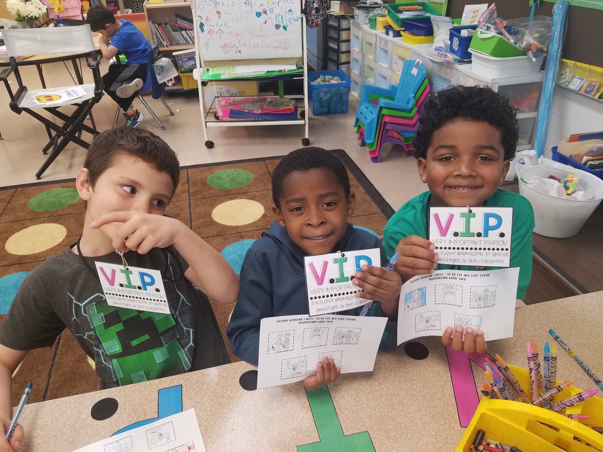 slabelle6's tweet photo. Pulling out all the stops for the last 10 days of school 🤗🤗 #ziondistrict6 #teachcreatemotivate #schoolsoutforthesummersoon #yeptheyrecrazy #bringmecaffeine https://t.co/Jn8M4DaGOs