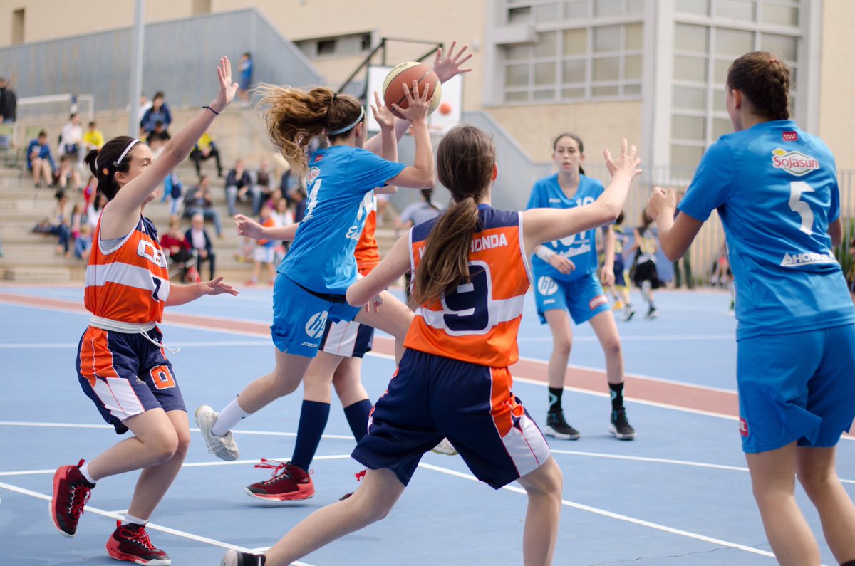 basketveritas's tweet photo. ¡Gracias a todos por venir! 

Los participantes del Torneo Veritas, uno a uno

https://t.co/PF1FqHs0lp

#TorneoVeritas
#todoalnegro
#VdeVeritas https://t.co/DQwNUVUqHt