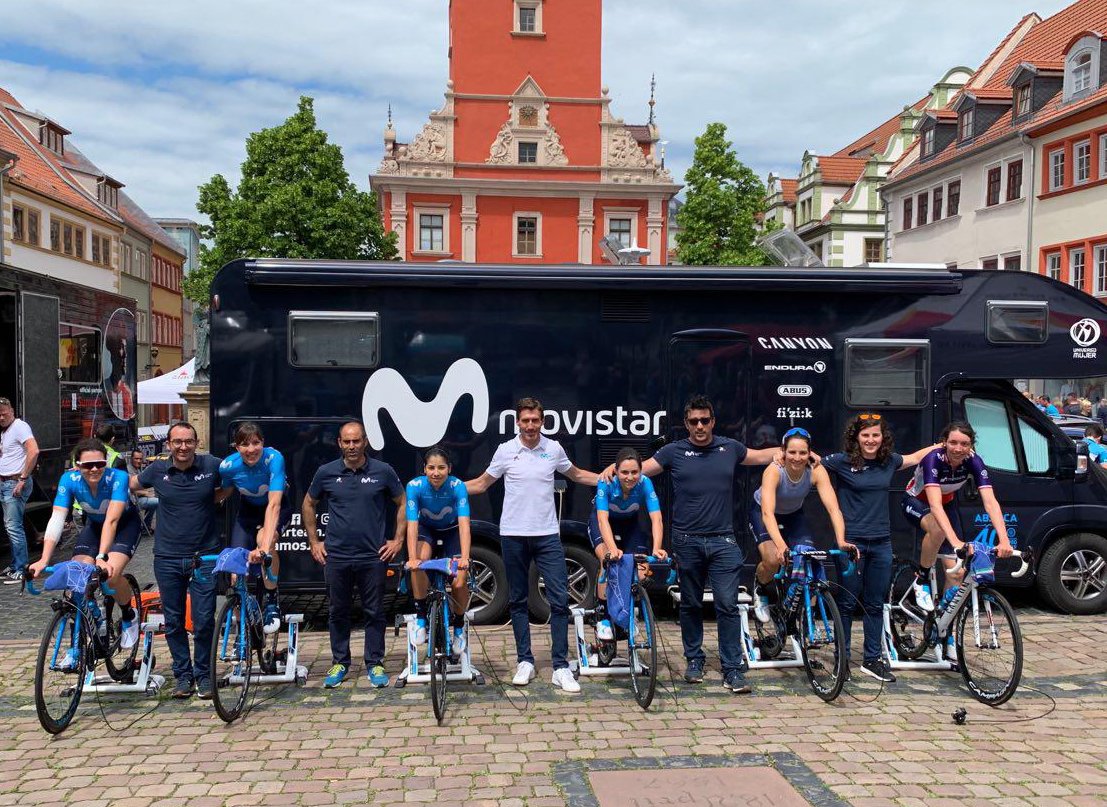 Movistar_Team's tweet photo. 📍 Gotha, #LTLT19 S4
List@s para seguir defendiendo a @Lourdes_OJ en el @LottoLadiesTour ✊🇩🇪
💙 #AzulCieloYMásAllá
🤝 @albatr_96, #Manolet, @Glo__Rodriguez, @enekolarrea, @paulapb291, @pablopenkas, Lour, @garybanos, @FournierRoxane, @iotxoteko, @audebiannic
🔥 @elite_cycling https://t.co/sZQSaIzqMC