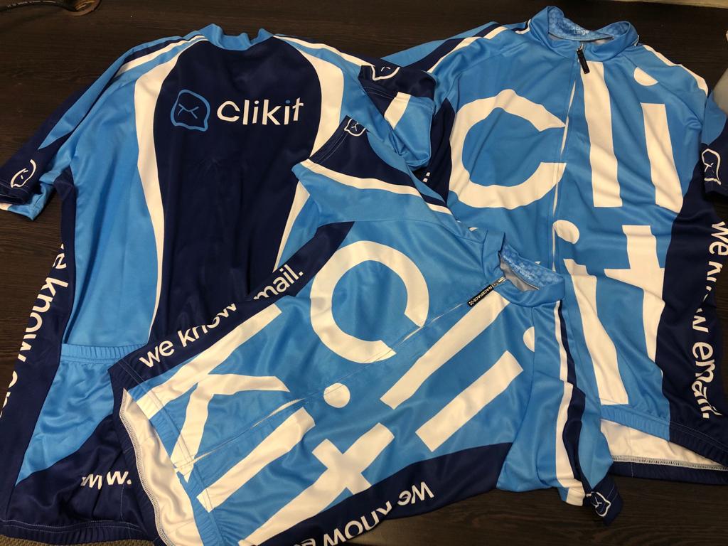 ClikitMedia's tweet image. Ready to race in our new Clikit kit!! 🚵‍♂️🚵🏻‍♀️ 🚵‍♂️
@willeklong @HJHuisamen @Elzetc pump those tyres! 
Thanks to #RacePacePro for the fast and efficient service delivery. #styleonpoint #kittedout #mountainbiking #mtb #gear #racing #outdoors #teamclikit