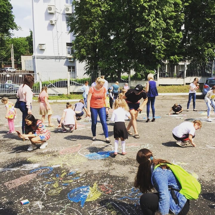 Molodeg33's tweet photo. Сегодня на базе #ДомМолодежи33 при поддержке комитета по молодежной политике администрации области прошел Конкурс рисунков, приуроченный к Международному Дню Защиты Детей. #Молодежь33 #КМП33 #КонкурсРисунков #ДеньЗащитыДетей https://t.co/UHU9DLbPNA