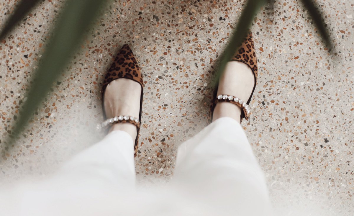 It’s pay day! So how about you treat yourself to a new pair of shoes from the ‘Selfridges Shoe Preview’ (get 30% off selected designer shoes with the code SHOES30 at checkout) - find out more here: launeden.com/5-summer-shoes… <a href="/Selfridges/">Selfridges</a> #launeden