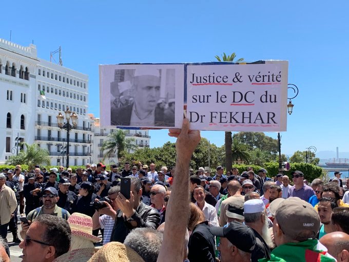 MessirHamid's tweet photo. Début des #manifestations populaire du vendredi #Alger #Grande_Poste #Vendredi15 https://t.co/jNMewDFkLp