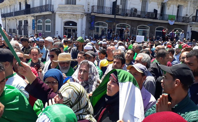 MessirHamid's tweet photo. Début des #manifestations populaire du vendredi #Alger #Grande_Poste #Vendredi15 https://t.co/jNMewDFkLp