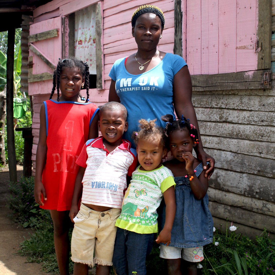 Francia became an associate with Esperanza in 2015. While her husband is working in the fields with livestock. Read more of her story on our Facebook and Instagram. 
#Charity #StoriesOfHope #HatoMayor #Esperanza #Microfinance #EsperanzaInternational #Donate #Family #DR
