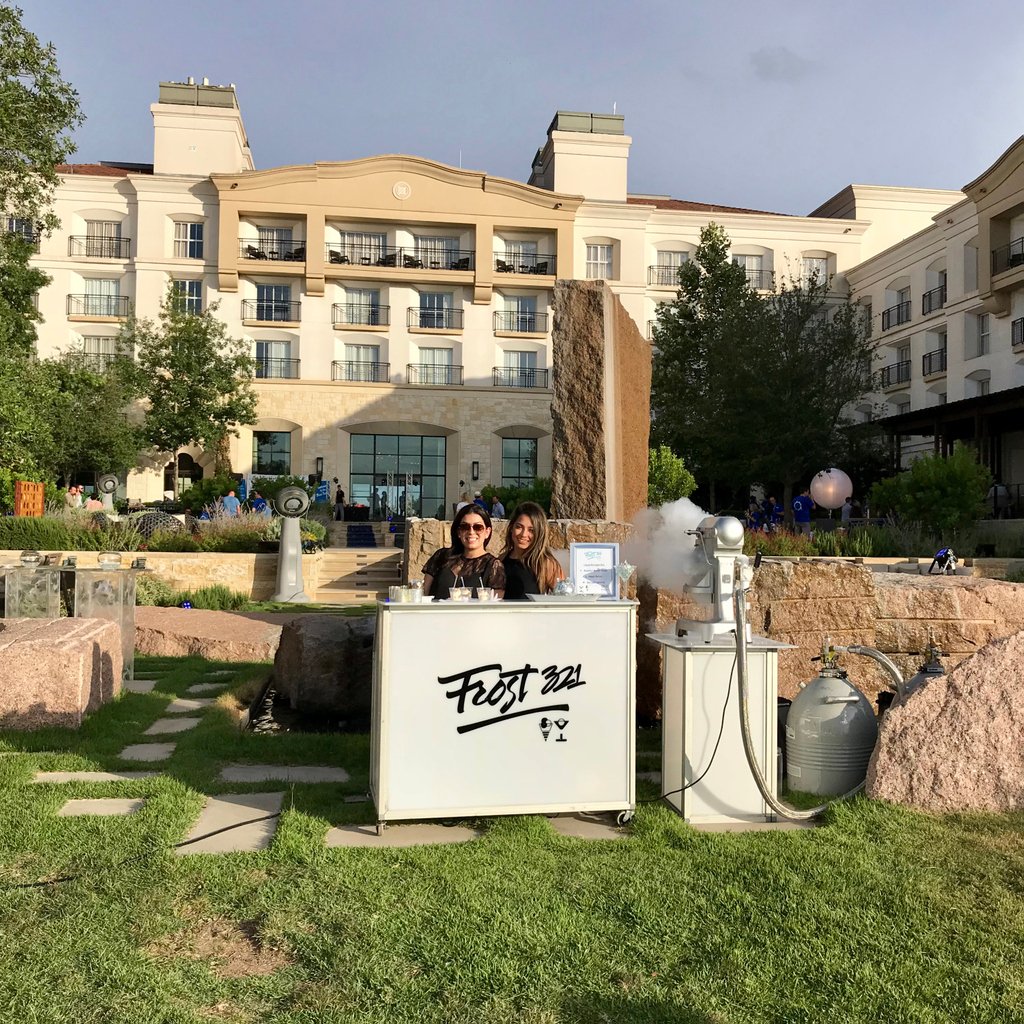 Frost_321's tweet photo. All smiles on this #NationalSmileDay! 😁 Who wouldn't be smiling with a venue like this? 😍 #Frost321
https://t.co/T2DUMsNS4j | (888)640-1321

#NitrogenIceCream #cocktail #sorbet #icecream #frozencocktails #wedding #event #catering #entertainment #party https://t.co/oYDgvkHgu7