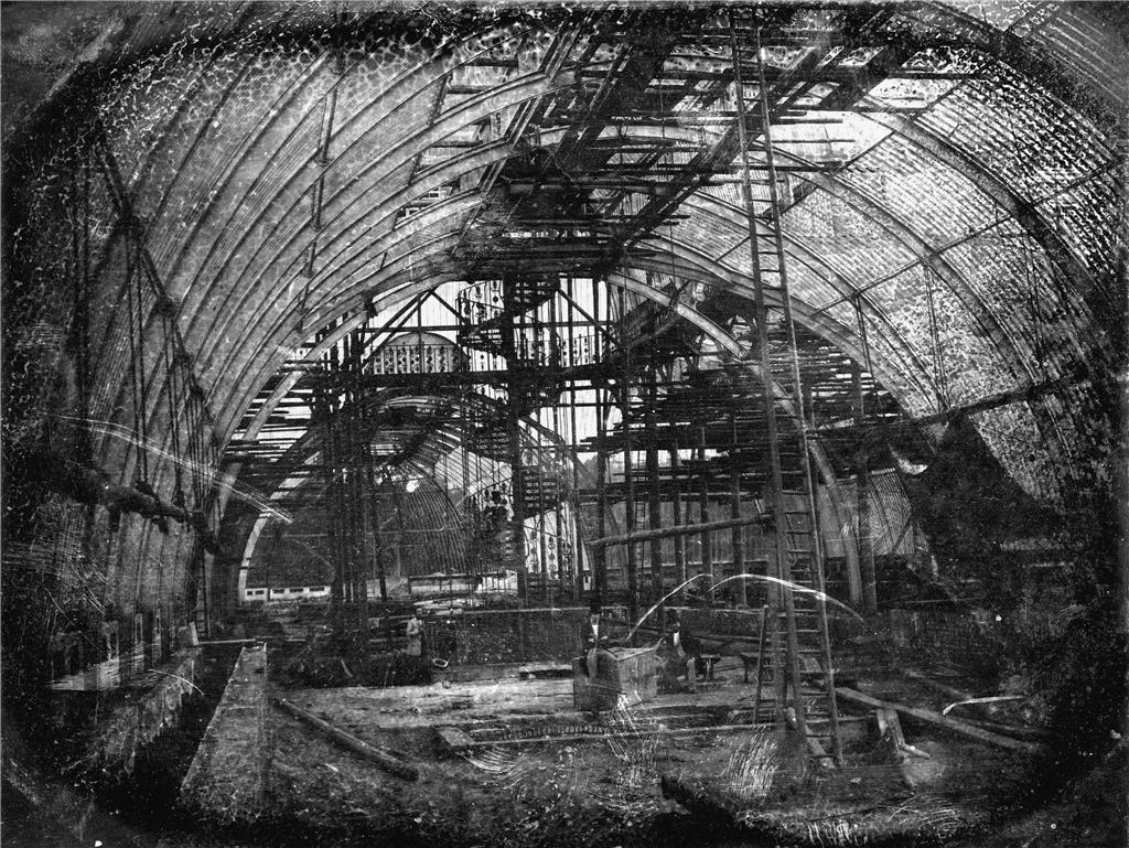 This is the first photograph of the interior of the Palm House, taken in 1847 when the building was still under construction 🌴 The two men in the middle of the photograph are believed to be William Hooker (Kew's First Director) & his son Joseph Hooker. #LondonHistoryDay