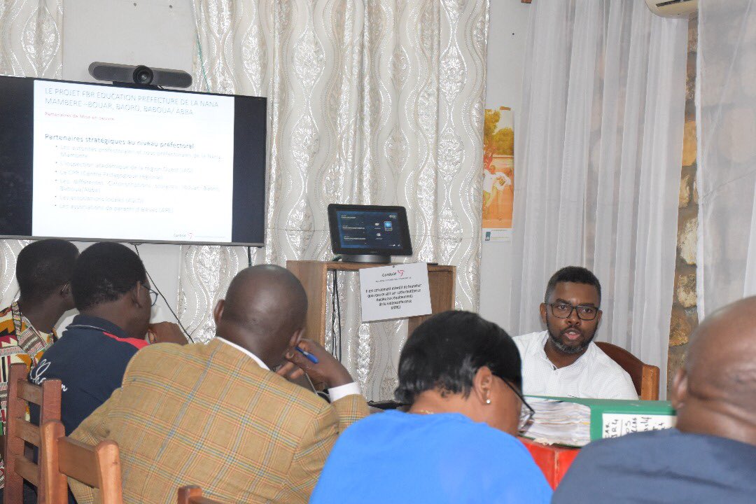 Présentation cet avant midi du projet d’appui au système d’enseignement primaire en #RCA par le biais du #FBR à la Cellule Technique du #MEPSTA. Ce projet de Cordaid vise à accroître l’accès équitable à une éducation de qualité.  <a href="/CARCrisis/">JFK</a> <a href="/OCHA_CAR/">OCHA CAR</a>