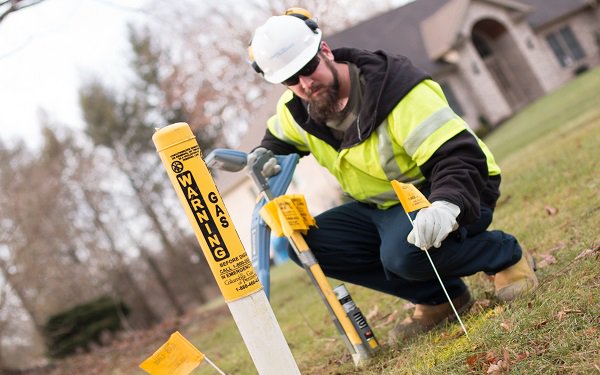 NC_811's tweet photo. This time of year is digging season. Contractors & homeowners are all busy and that means locating companies are busy too. If you are a locator, share with us some of the things excavators can do to help make your job a little bit easier. #workingtogether #locatorsafety https://t.co/T0gic2lOMf