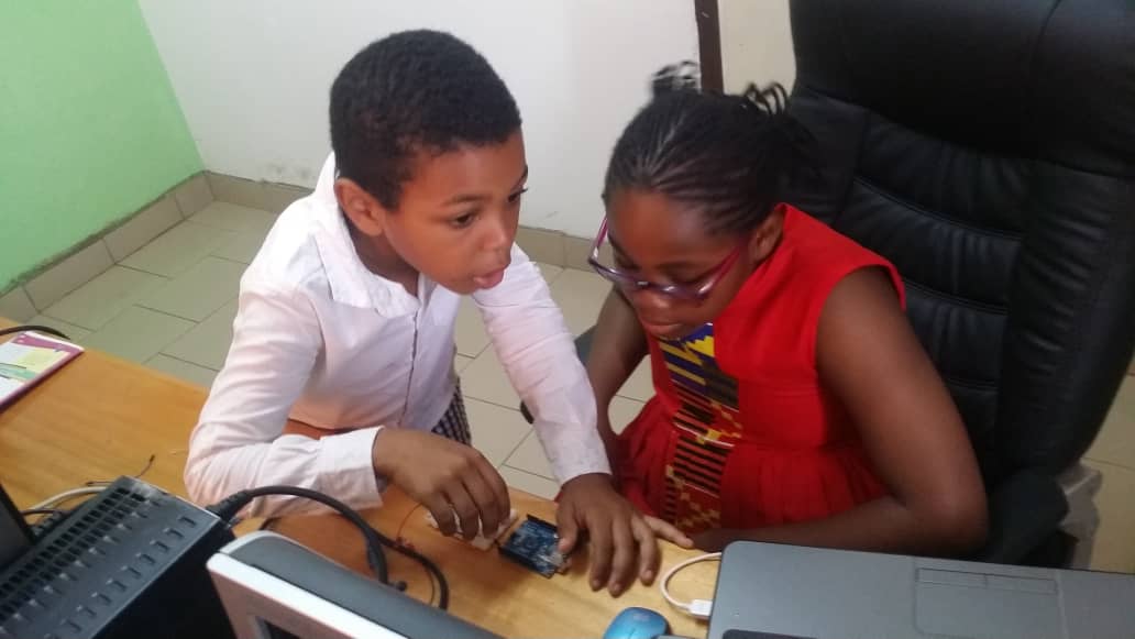 geniusmunabrand's tweet photo. Durant toute l’année scolaire, nos #Genius se sont amusés à apprivoiser l’univers de la #technologie. Ils ont créé des #applications, des #jeuxvideos, conçu des #robots etc. Ce samedi 1er Juin, @geniuscenters organise pour eux, un #DemoKids. https://t.co/q5ef6TmY2I