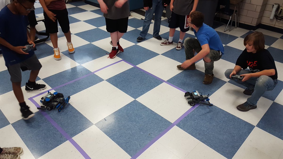 mrstolberg's tweet photo. It may be the end of the year but 5th graders at Belvidere aren't slacking. This week we created and battled our own #battlebots using the @pltw vex kits and created our own board games to reviews skills learned this year! #wearebelvidere #gvrox https://t.co/DwkqgiZrNX