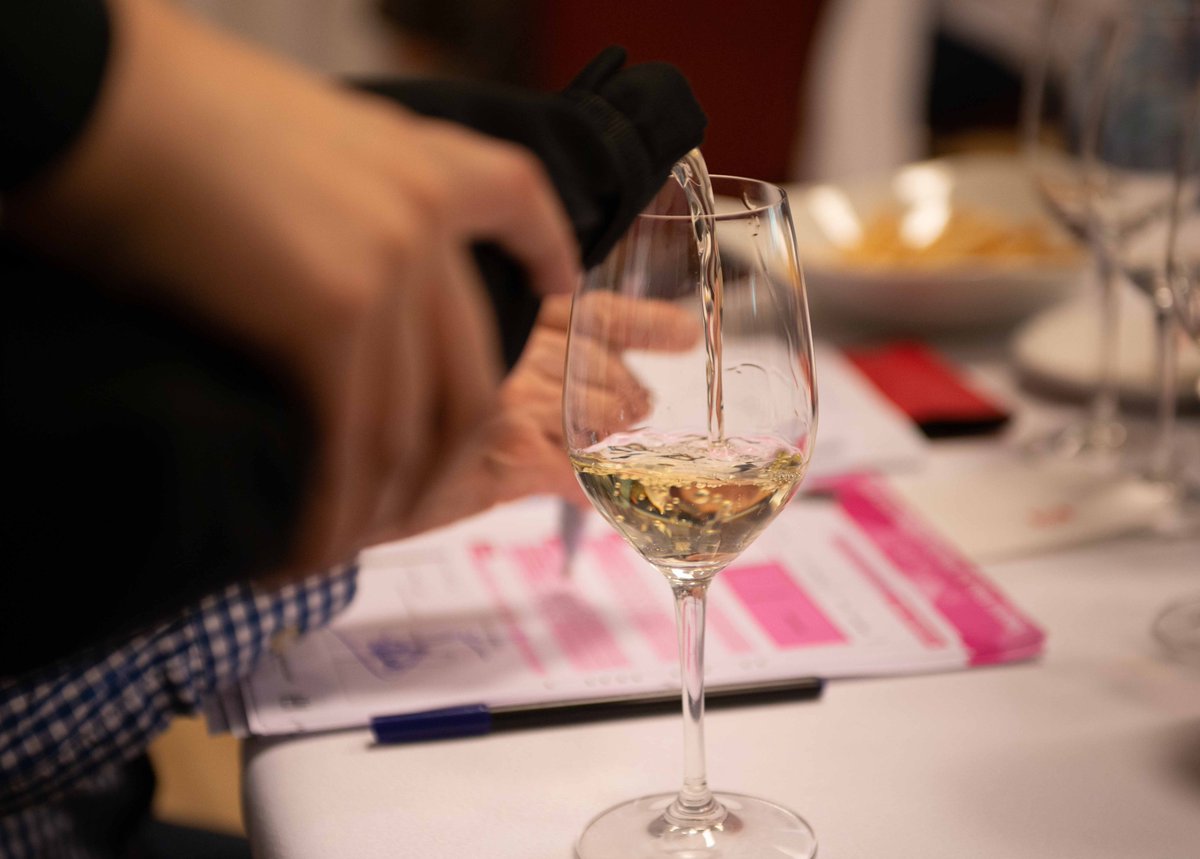 UECatadores's tweet photo. Los Premios Baco cosecha 2018 ya tienen palmarés. Medallero completo en https://t.co/rSafu0lDEb @Rias_Baixas y @CRDO_Ribeiro lideran un podium con representantes de 34 Indicaciones de Origen 👏👏 https://t.co/NOLQRaZ7hL