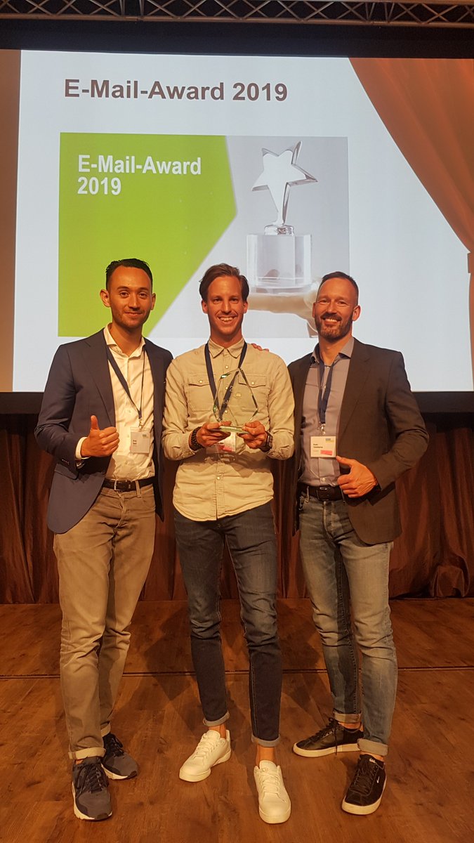 Wij gaan weer tevreden het weekend in. Samen met onze opdrachtgever #KPN ontvingen we de 3e prijs in de categorie 'best #newsletter' voor de creatieve Formule 1 #mail tijdens de #DialogSummit in Düsseldorf. Een mooie beloning voor een knap staaltje teamwork!