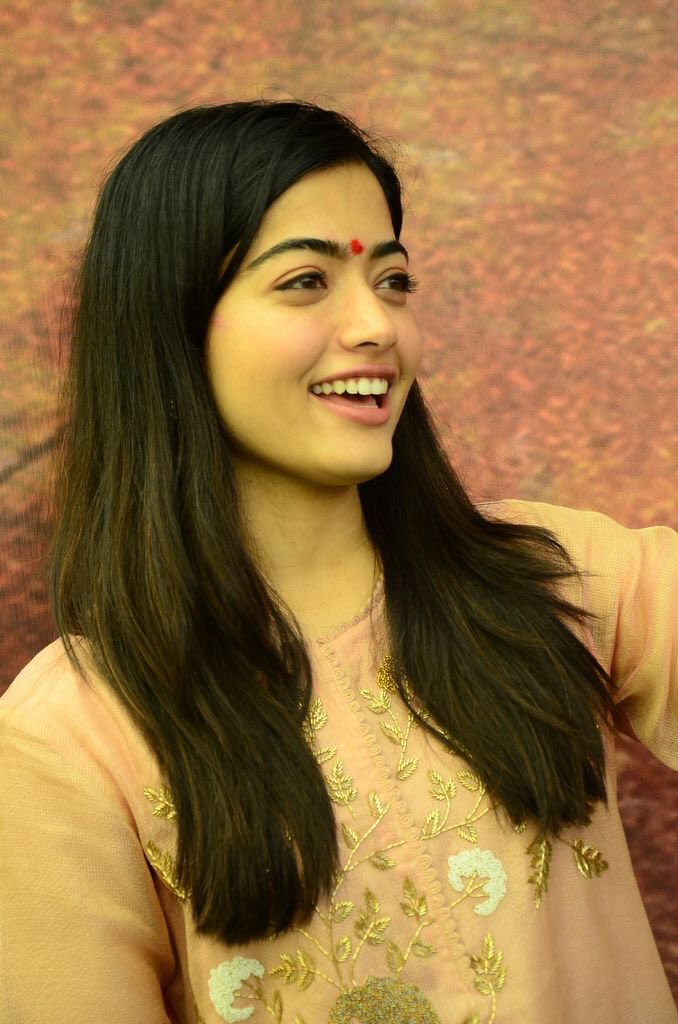 RashmikaTN's tweet photo. @iamRashmika  ❤️ ❤️ ❤️

Cute smiles...
Rosy cheeks
Magnetic looks...

Thank God you didn't see the camera 📸 if you would have seen the camera you will attract all of us...

@iamRashmika Lil baby and charming  girl👧

Luv u lot @iamRashmika 💓 💓

With love
@RashmikaTN
✌️ ✌️✌️ https://t.co/OE29t97Hvc