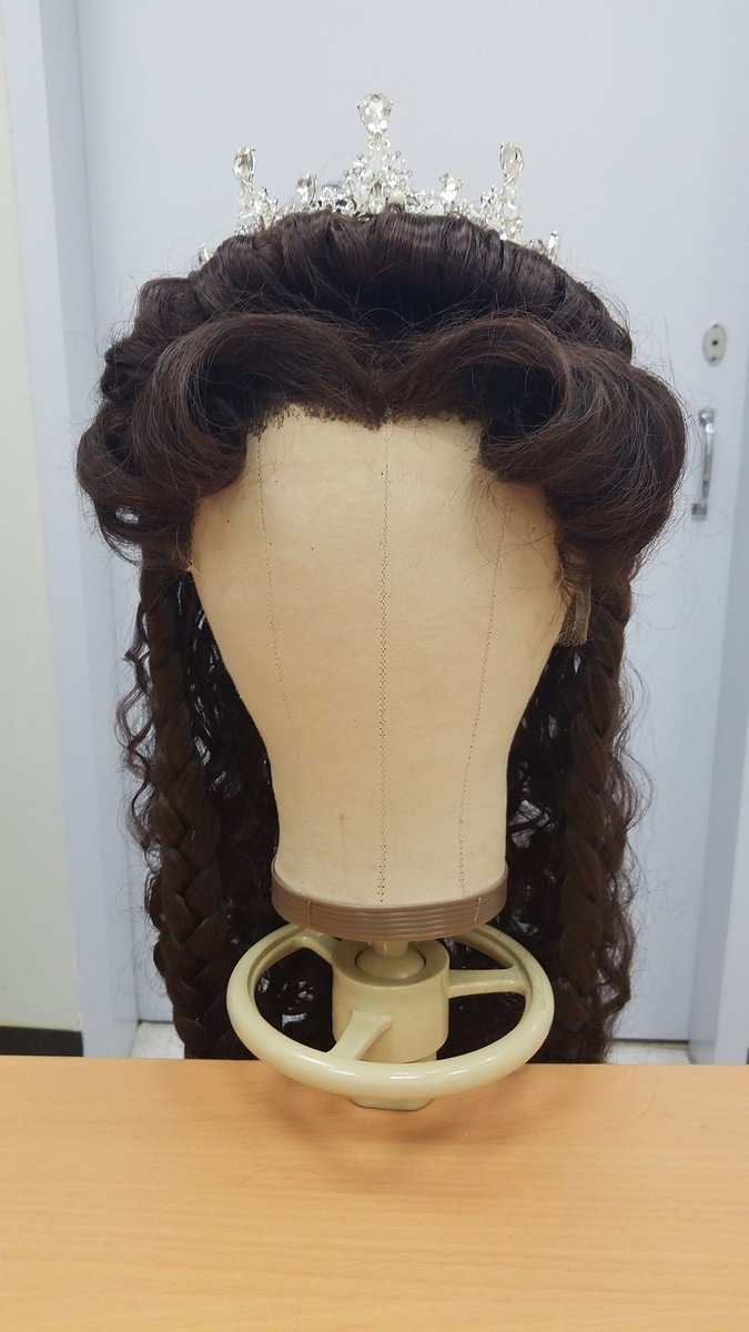 星諾 در توییتر レースフラットウィンクの髪型セットは完成しました この間作ったのプリンセスシシィのドレスに合わせためのウィンクです Princesssi Periodhairstyles Wigstyling 1870s 1860s Crinolineperiod かつら 手作り レースフロントウィッグ ウィッグ