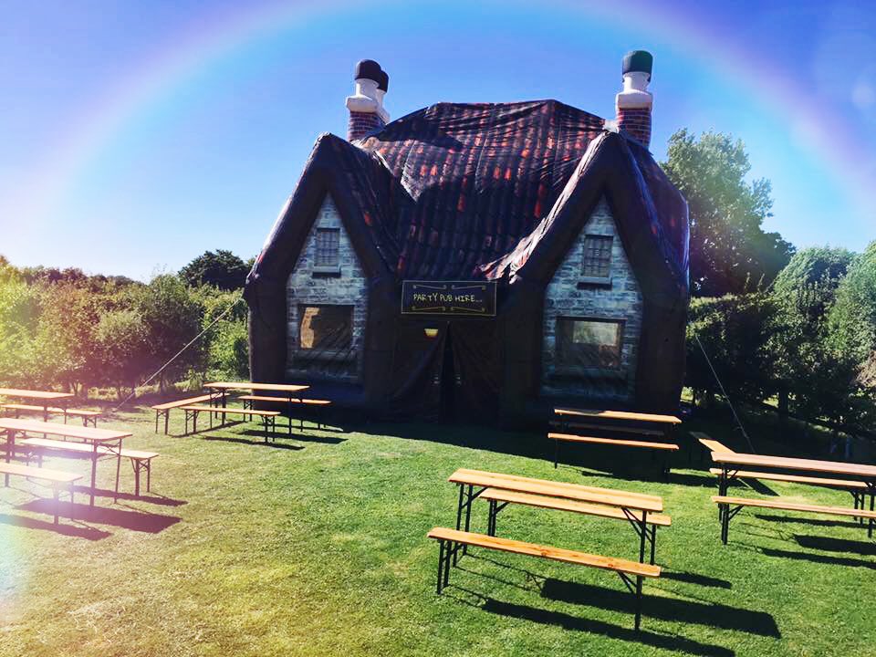 Trying to find the perfect gift for Father’s Day? You’ve found it! Why not treat your dad to our amazing inflatable pub!😄 We have an excellent range of drinks and can set up anywhere, any time👌🏼

#FathersDay #giftidea #celebrate #party #gift