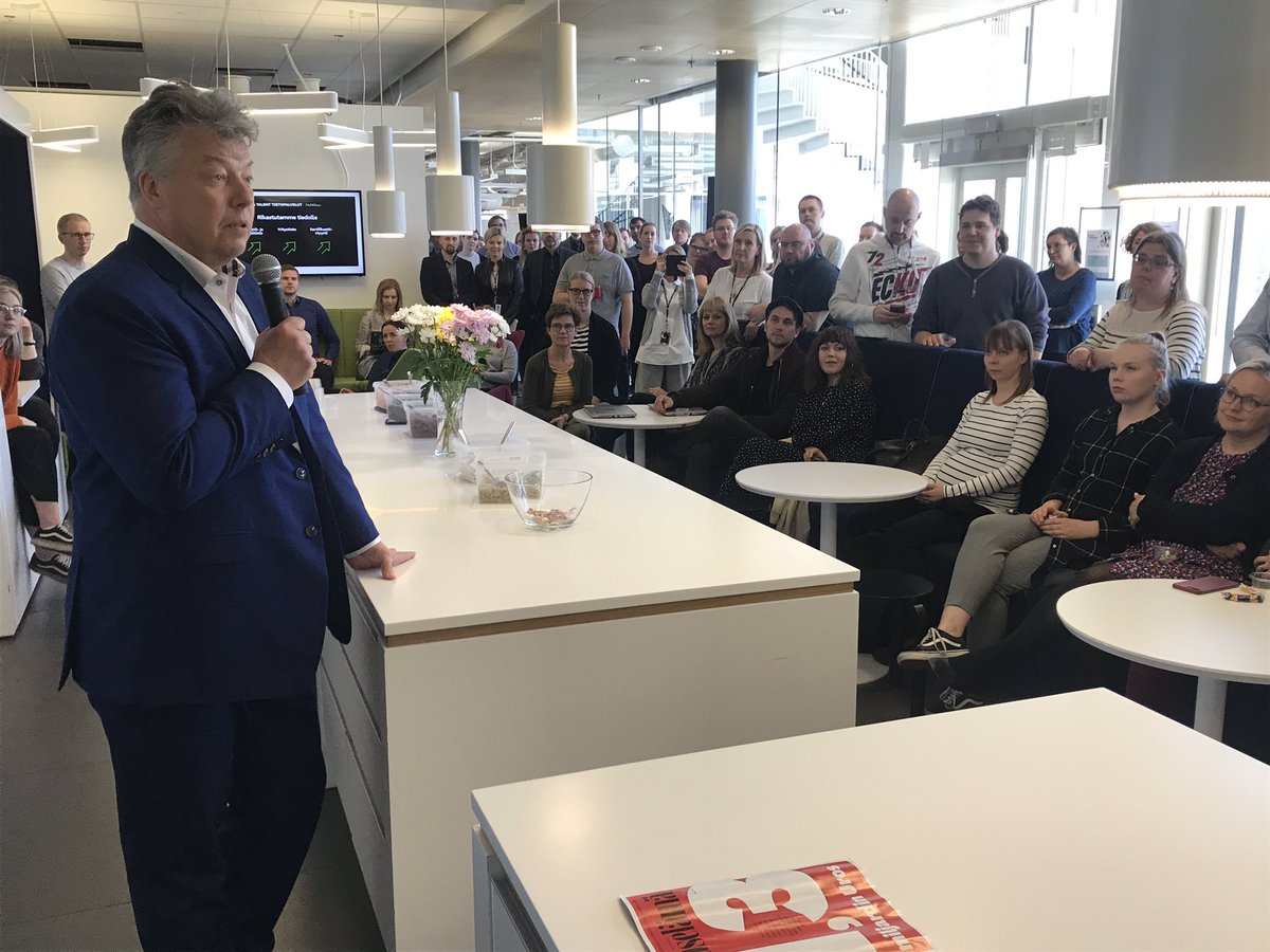 Jälleen hieno päivä toimituksessa! <a href="/talouselama/">Talouselämä</a> juuri nimitetty päätoimittaja <a href="/JussiKarki/">Jussi Kärki</a> kävi esittäytymässä. Tervetuloa Almaan, Jussi! #media #nimitykset #päätoimittaja
