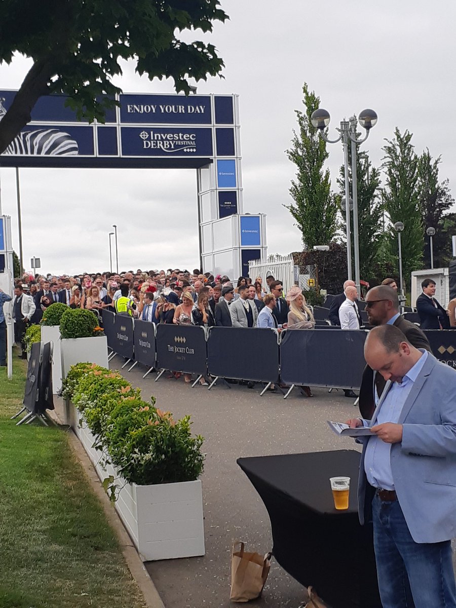 SunRacing's tweet image. Studying the form in front of the masses #beerinhand #Epsom