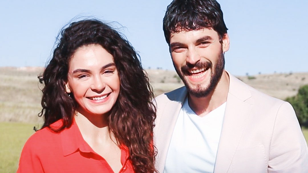 Bugün bölüm etiketimizi saat 18:00'da Akın ve Ebru açıklayacak.

#Hercai #ReyMir #EbruŞahin #AkınAkınözü
