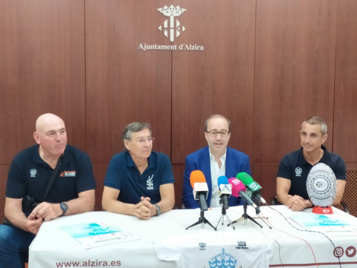 tsbsport's tweet photo. Presentación de la #CopaReina7s junto al @AjuntAlzira, la @ferugbycv y @RugbyClubAlzira que arranca mañana 🏉💪 #Alzira #TSBExperiences @iberdrola @kaurisport https://t.co/a7RkKNZdR7
