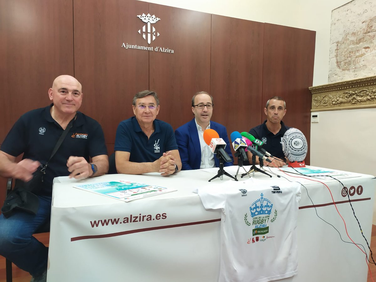 tsbsport's tweet photo. Presentación de la #CopaReina7s junto al @AjuntAlzira, la @ferugbycv y @RugbyClubAlzira que arranca mañana 🏉💪 #Alzira #TSBExperiences @iberdrola @kaurisport https://t.co/a7RkKNZdR7