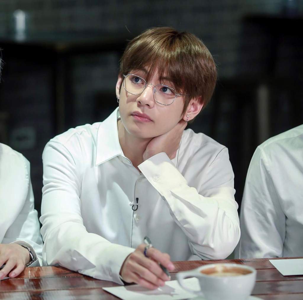 He did something similar after BTS coffee Run epAfter the shooting Taehyung asked Jang Hyun-woo(barista) if he could take the coffee machine home?The barista was so touched by tae's genuine interest & fascination w/ coffee making that he deemed him as the most impressive member