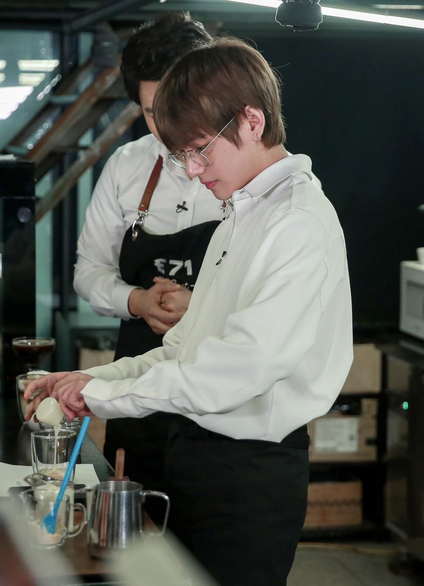 He did something similar after BTS coffee Run epAfter the shooting Taehyung asked Jang Hyun-woo(barista) if he could take the coffee machine home?The barista was so touched by tae's genuine interest & fascination w/ coffee making that he deemed him as the most impressive member