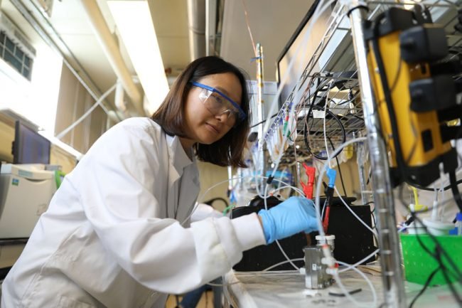 ajitjohnson_n's tweet photo. Scientists developed a new electrochemical path to transform CO2 into products such as jet fuel or plastics, from carbon in the atmosphere, rather than from fossil fuels, a unique system that achieves 100% carbon utilization with no carbon is wasted. https://t.co/G4e0njDVdr https://t.co/e0inulVrNZ