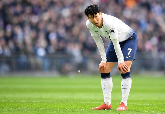 “Eu sei que ser profissional exige mais do que talento. É como o meu ídolo, Cristiano Ronaldo, que trabalha mais do que o talento que tem. Eu vejo muitos jogadores que não têm cabeça e pensam que talento é suficiente. Mas não é assim “

- Heung-min Son