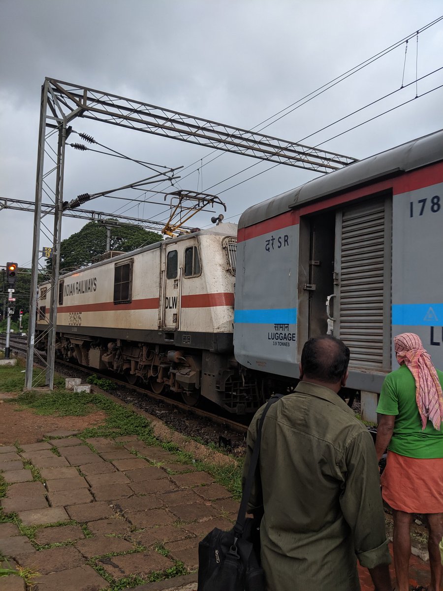 ojobinv's tweet photo. @RailMinIndia @RailwaySeva Train 12624 MGR Chennai Central mail leaving from #Kottayam #station with opened parcel compartment! How can we trust you if this is how you are handling our valuables?
 Loco pilots took the train without giving loaded a chance to close it!! https://t.co/Qsjd0j99vf