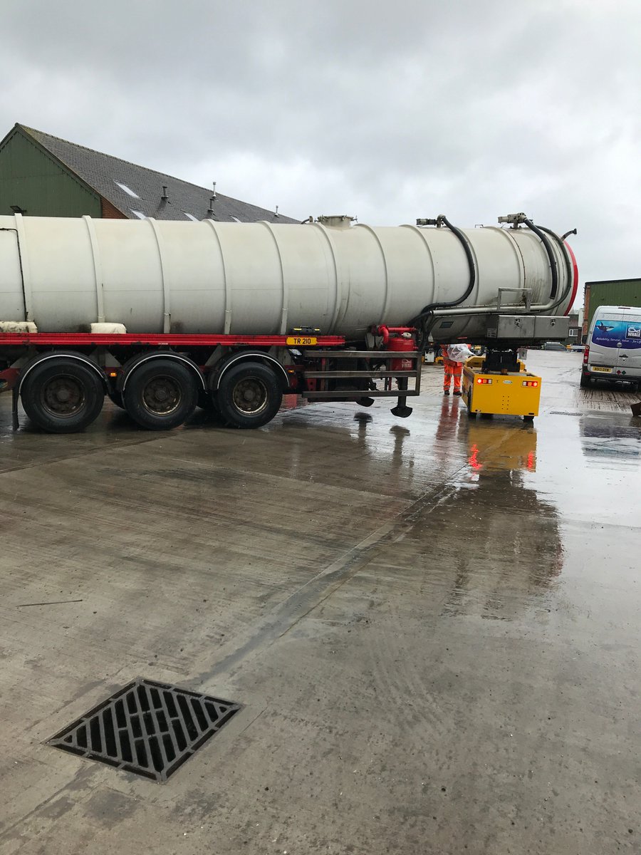 BEV_Training's tweet photo. Sorry it's been a while.  Here are the fine operators at @WhaleTankers battling the elements on our brilliant PT2000 during their recent training course. https://t.co/Lu3b3tjw0I