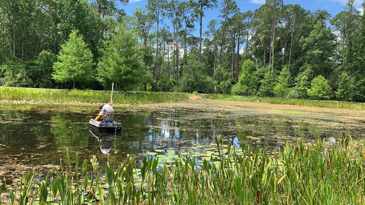 lindsatee's tweet photo. Sediment cores from a boat in a storm water pond is not an easy task... https://t.co/fWgjL773MF