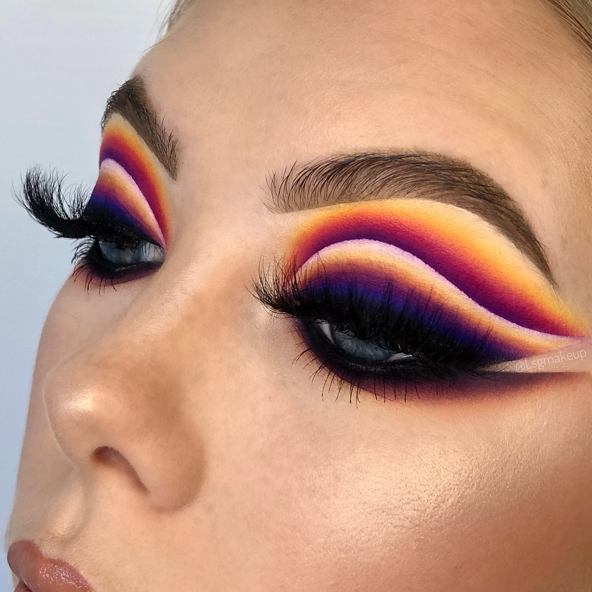 lsgmakeup_'s tweet photo. I SHOOK MYSELF 🌈🎨

( @ABHcosmetics @norvina1 X @AlyssaEdwards_1 palette of course - tutorial up tonight 💁🏼‍♀️) https://t.co/Qvu0bQEx81