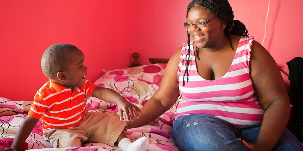MetLife's tweet photo. Over 40% of Americans can’t cover a $400 emergency expense without going into debt. @EARN's SaverLife program helps people create a safety net by incentivizing them to save. Learn how MetLife Foundation teamed up with the nonprofit: https://t.co/vtU6a84lgO https://t.co/xGyQMc0APD