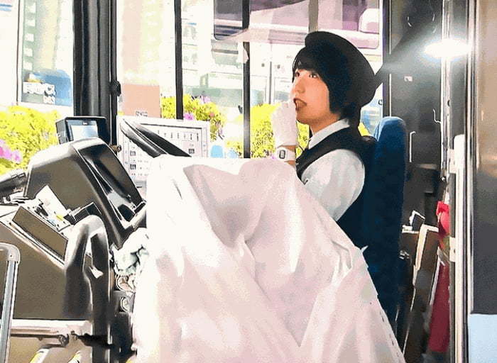 rockindigo's tweet photo. A white blanket over the fare machine. While on strike, bus drivers in Okayama, Japan, continued to drive their routes while refusing to take fares from passengers https://t.co/ptXlVC9IPK