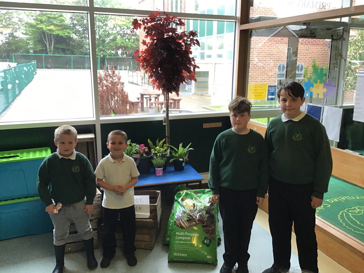NLindsay_Mrs's tweet image. The nature group were delighted to buy their tree today with the money they raised at Christmas selling reindeer food! @dobbies  @FernieleaSchool  #fundraising #naturegroup  #HappySafeAchieving